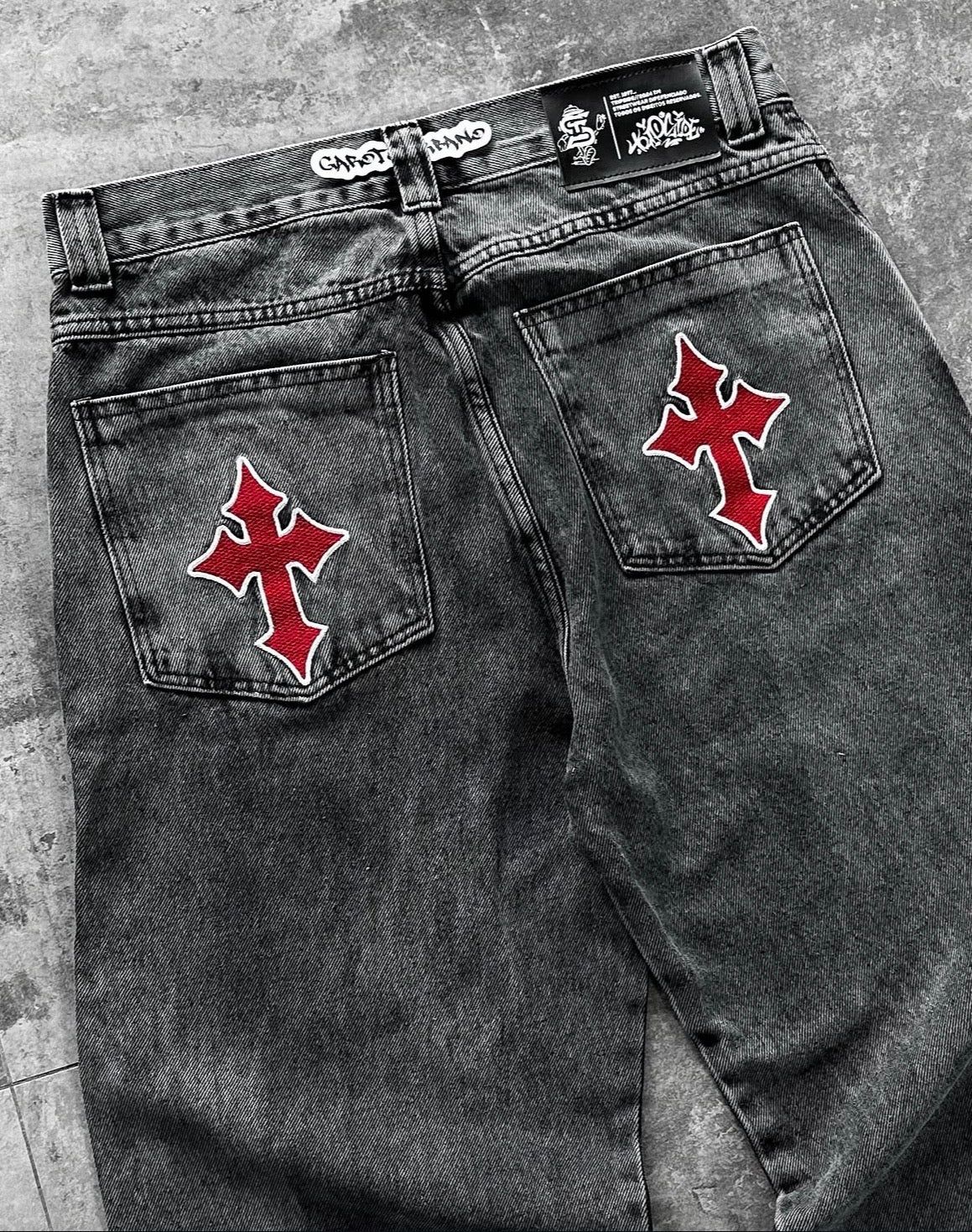 Calça Baggy Balão Cruz Vermelha Estonada Jeans Cinza Marmorizado
